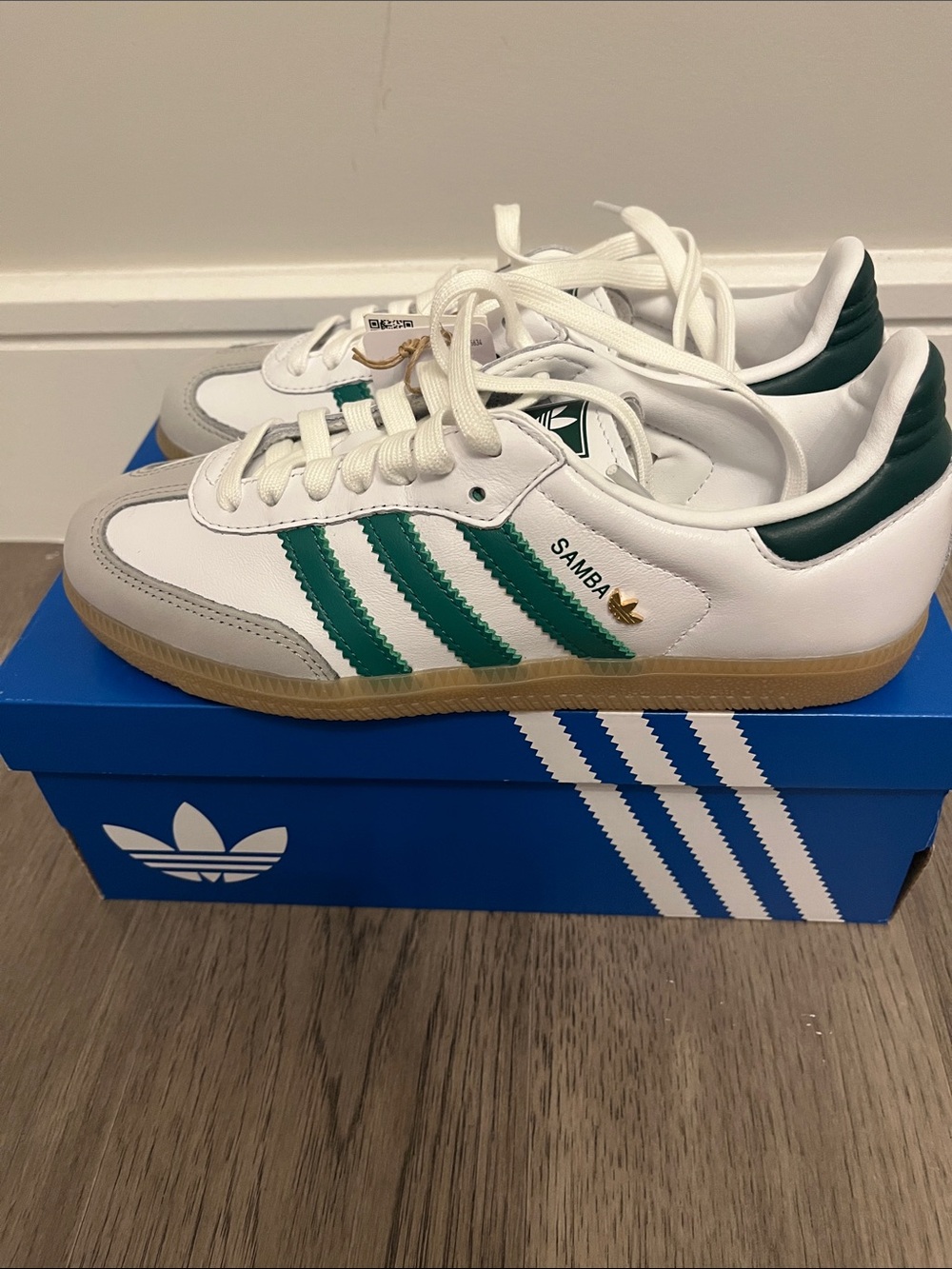 Adidas Samba OG sneakers. Green. White. Womens US size 6. New in box.